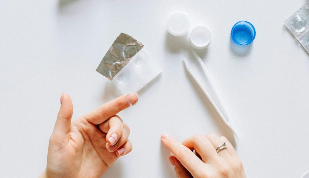 Comment nettoyer mes lentilles de contact ? Conseils santé Blog LMC